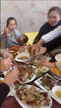 爆笑的GIF动图:这,是喜欢上了新郎?故意的?