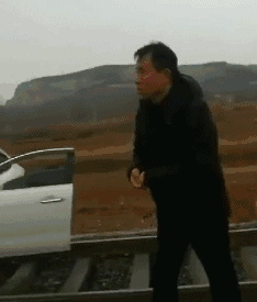 爆笑的GIF动态图:真的不想干了,想去看看外面的世界!
