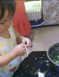 爆笑的GIF动图:没喝上三两斤是走不出来这个效果的!