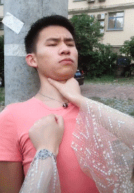 爆笑的动图图片:吃货的人不怕你搞事,神技能已get!