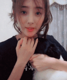 文本感内涵美女图GIF：屏幕前已经有人露出了！