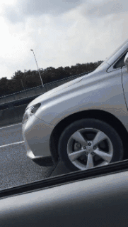 爆笑GIF动态图：女司机？这个洞是怎么弄出来的！