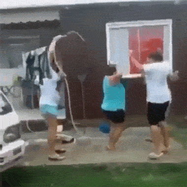 搞笑动图GIF:在这个监狱待一年,我能创造一个种族!