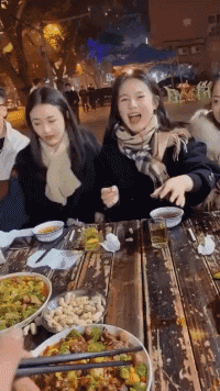 搞笑动图GIF:在这个监狱待一年,我能创造一个种族!