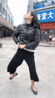 爆笑动图图片:大爷,你是不是出门没带脑子?