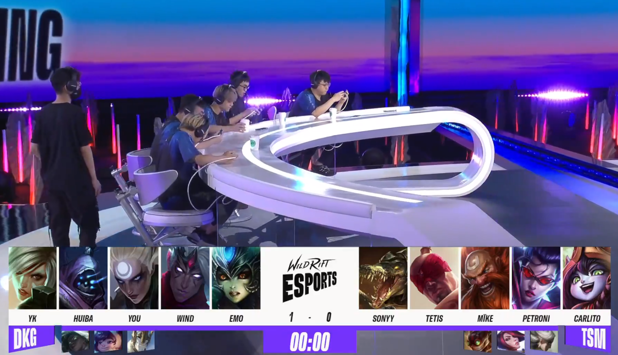 在第一局失利后,tsm不敢再贸然拿出菜刀队.