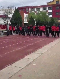 笑弯腰的GIF：这女的到底经历了什么？？！！