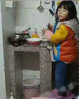 搞笑GIF图片：真不知道以后跟男票怎么解释！