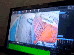 搞笑GIF图片：真不知道以后跟男票怎么解释！