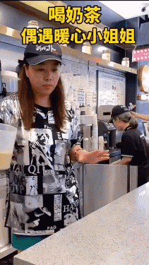 搞笑GIF图片：真不知道以后跟男票怎么解释！