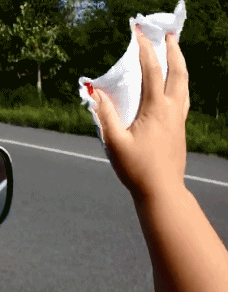 爆笑的GIF：刚离婚？车都分割一半了！