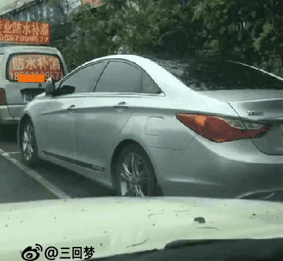 搞笑GIF：就这样走了？不去医院检查下吗妹纸？