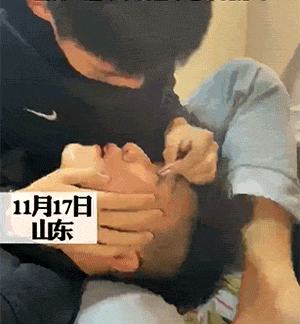 搞笑的GIF图片：小头爸爸走入现实！