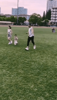 精彩GIF:扎发神器,自动编发器,编辫子神器!