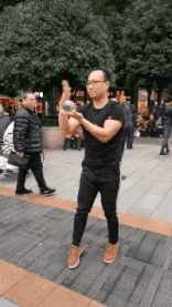搞笑的动图：这个狗子的舌头真优秀，安排！