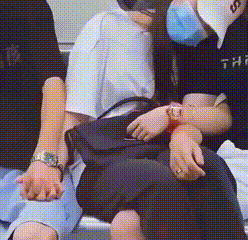 搞笑的动图：这个狗子的舌头真优秀，安排！