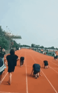 爆笑动态图：漂亮的女孩子对男人的吸引有多大