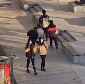 太搞笑了的动图：年轻真好，可以这样挥霍时光