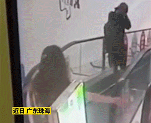 经典GIF图片：尚格云顿示范回旋踢！