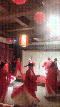 经典GIF图片：尚格云顿示范回旋踢！