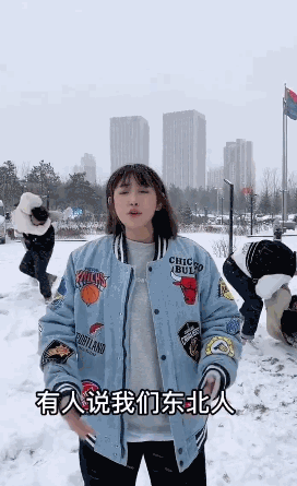 力太大动图：大学女生厕所里生孩子，老师发现时孩子已生出