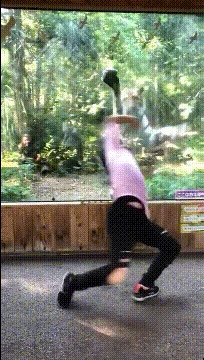 爆笑的GIF图片：这烟吹的我给满分！