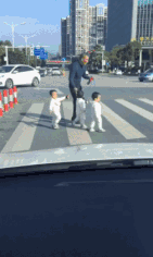 爆笑的GIF图片：要是能像他们一样快乐就好了！