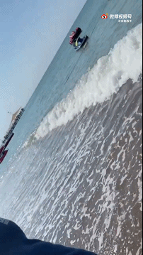 爆笑GIF：看着这打针的手，我比被打的还紧张
