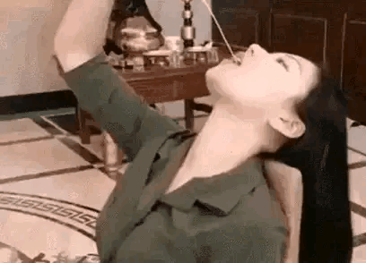 爆笑GIF：看着这打针的手，我比被打的还紧张