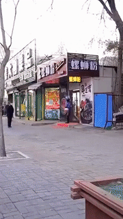沙雕动图图片：这种女生……不知道怎么说了！