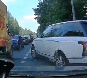 肚子笑疼的GIF：在美国，一言不合就biubiubiu