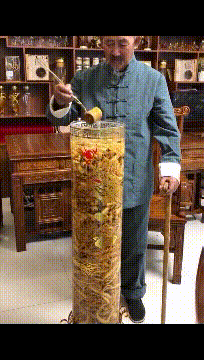 搞笑动态图：什么时候开饭啊！要饿死本宝宝了！
