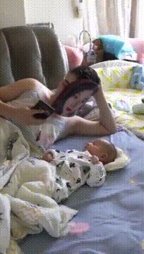 搞笑动态图：什么时候开饭啊！要饿死本宝宝了！