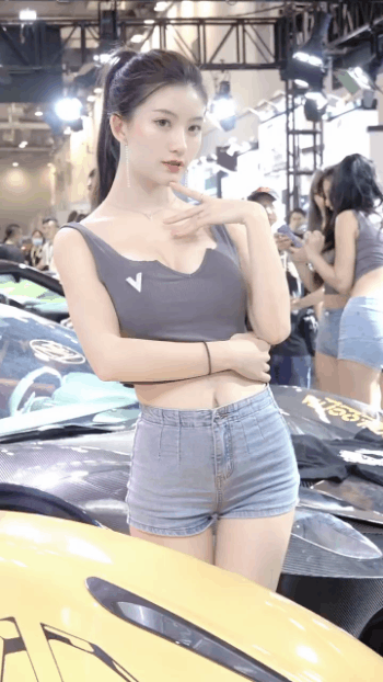 漂亮妹纸动图：可甜美可冷艳！