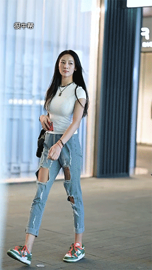 漂亮妹纸动图：可甜美可冷艳！