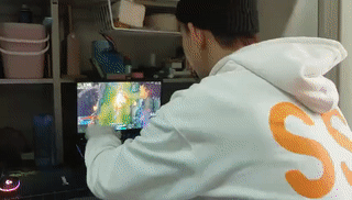 很好笑的GIF：?这表情也是没谁了，酸到五体投地！