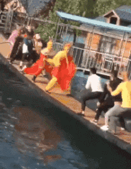 很好笑的GIF：?这表情也是没谁了，酸到五体投地！