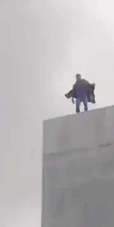 很好笑的GIF：?这表情也是没谁了，酸到五体投地！