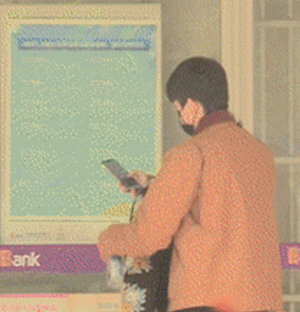 很好笑的GIF：?这表情也是没谁了，酸到五体投地！