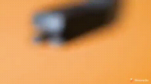 搞笑的GIF动态图：单身狗适合自己开车出行