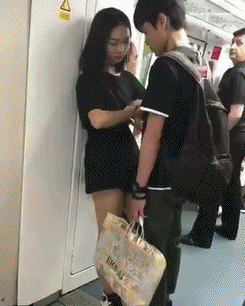 搞笑的GIF动态图：单身狗适合自己开车出行