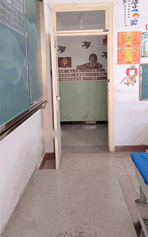 爆笑GIF：突然出现的班主任，学生们的反应都太好笑了！