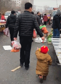 爆笑的GIF：好调皮的妈妈，吓死宝宝了