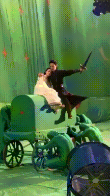 爆笑的GIF趣图：脑瓜子嗡嗡的！莫名的想笑！
