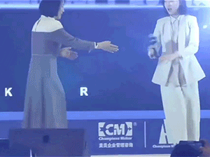 爆笑动图：给你机会，你不中用啊你！