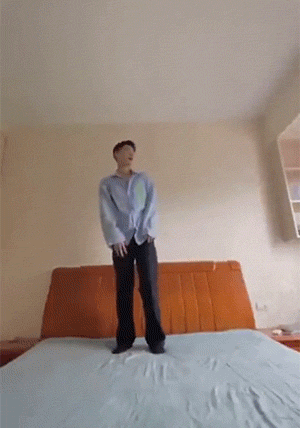 搞笑GIF动图：赔了夫人还坐牢啊！