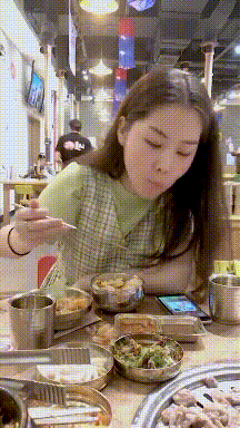 搞笑GIF动图：赔了夫人还坐牢啊！