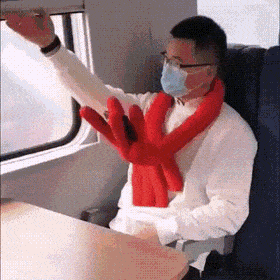 笑到肚子疼的GIF：姑娘这灯泡可不会骗人