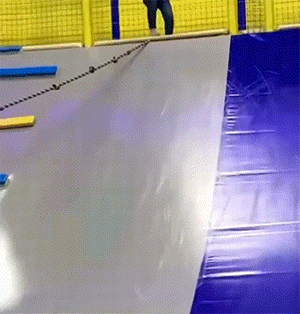 搞笑动图GIF：这，我比当事人懵！