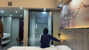 搞笑的动图GIF：这门亲事门不同意？哈哈哈！